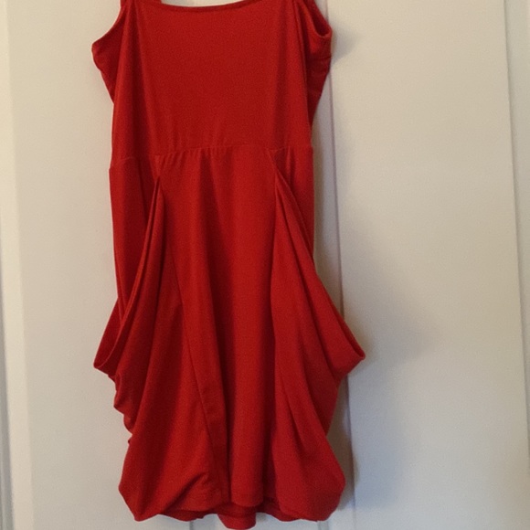 Coral / red BCBG minidress, size small, no wear and tear. V neck with pockets. - Picture 4 of 4